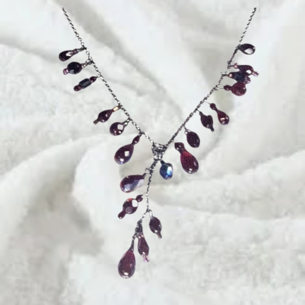 👣4/$20. Elegant Silver and Purple Beads Necklace